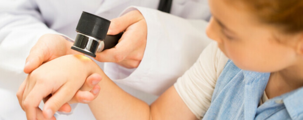 Kā pasargāt sevi un bērnu no melanomas?